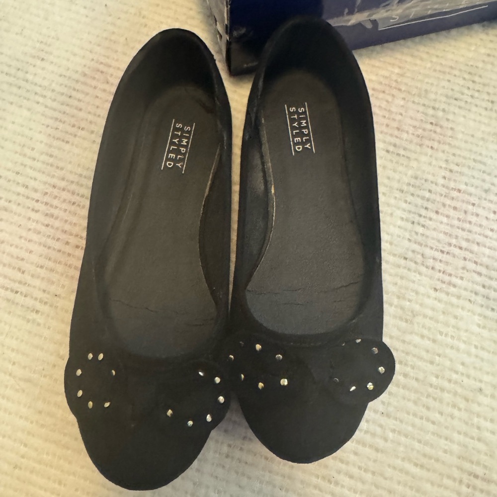 Size 3 black flats with bow